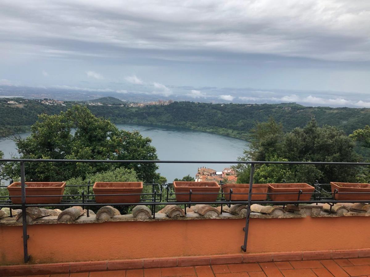 Isola Sul Lago Nemi Exterior photo